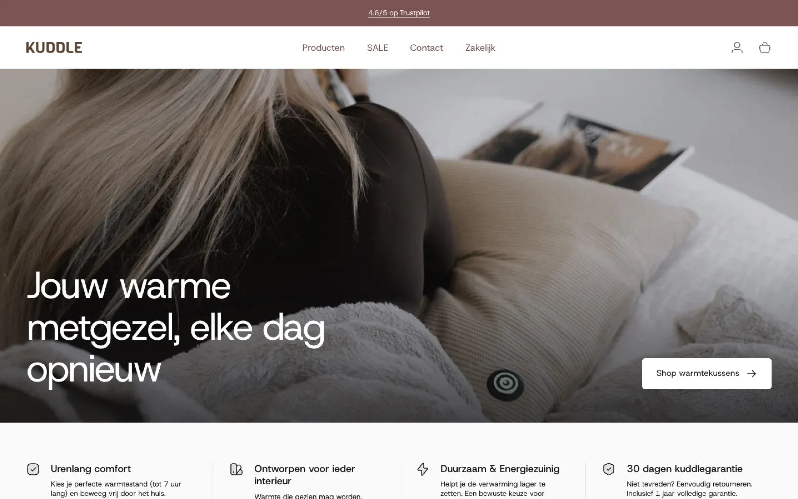 De homepage van kuddle.nl, met een warmtekussen op de bank
